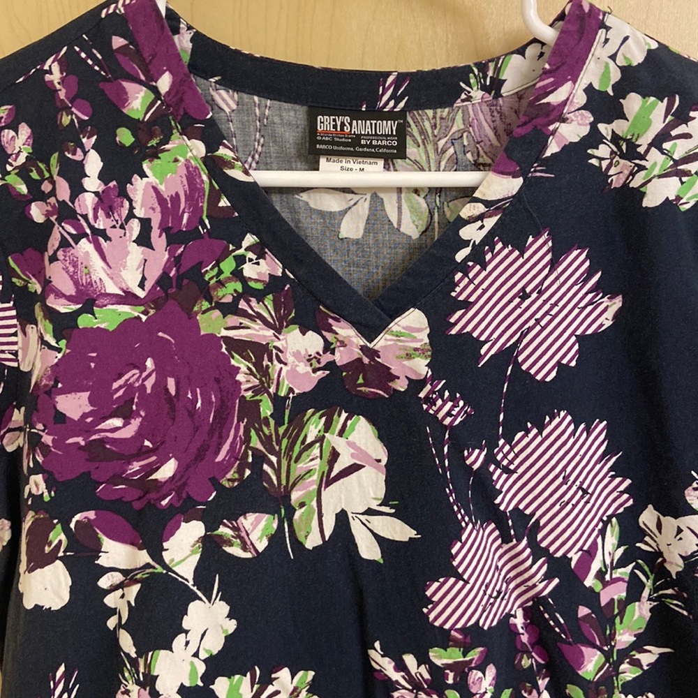 Grey’s Anatomy by Barco scrub top size medium